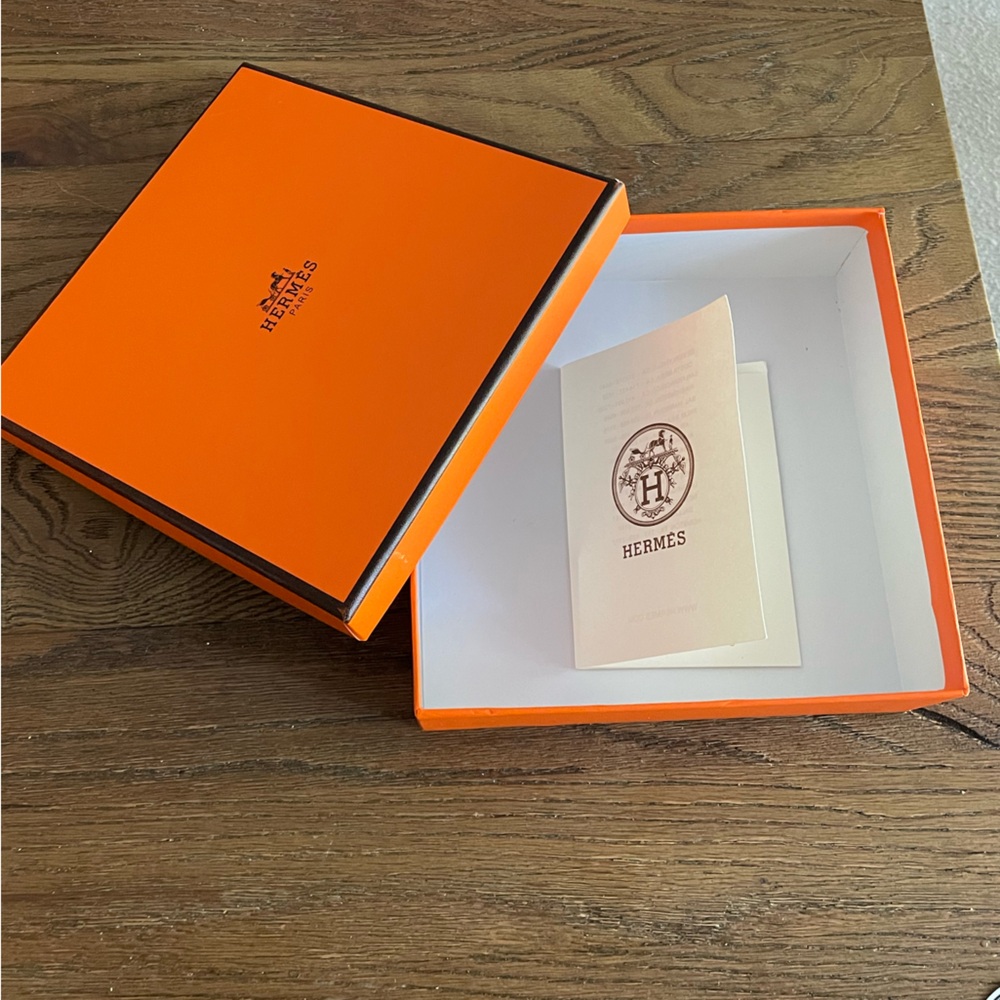 HERMES ORANGE HARD JEWELRY BOX WITH A LACE